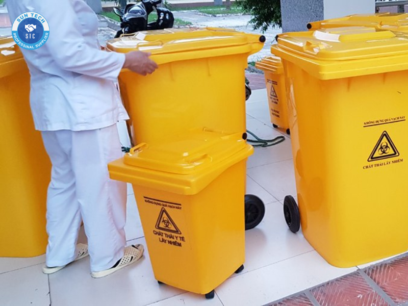 Thùng rác y tế đóng vai trò quan trọng trong việc quản lý chất thải y tế
